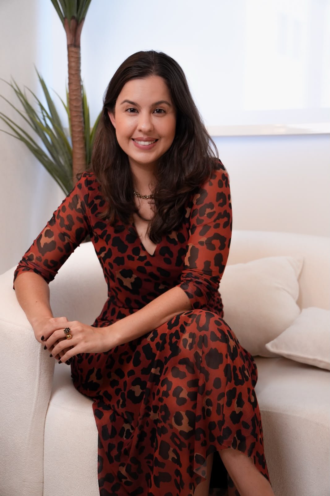 Dra. Isadora Gilli em atendimento — Dermatologista em Campinas